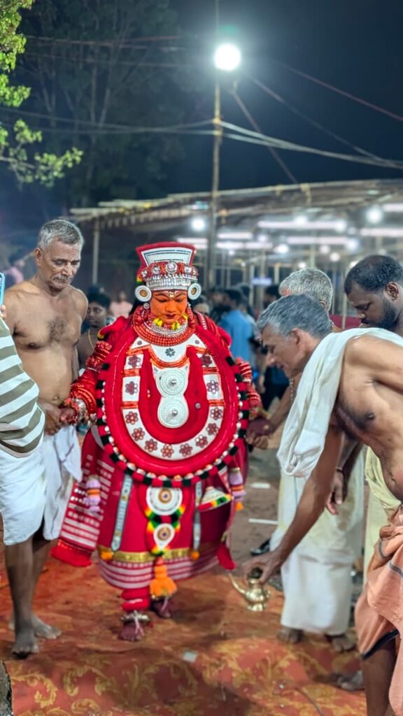 gulikan theyyam vellattam